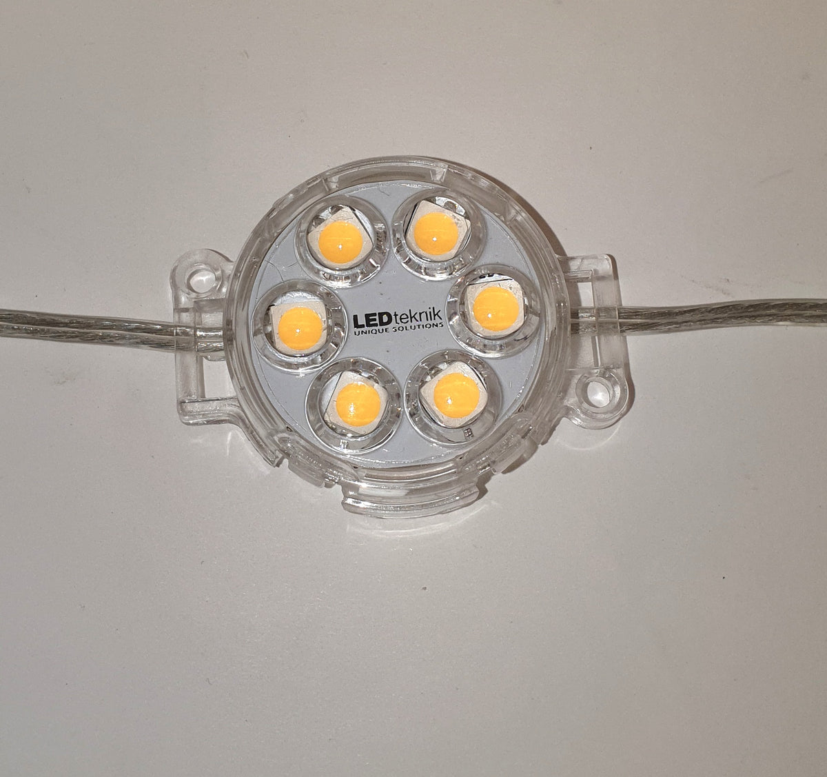 Moled Rund LED-modul med sex linser, transparent hölje och anslutningskabel | Molectric