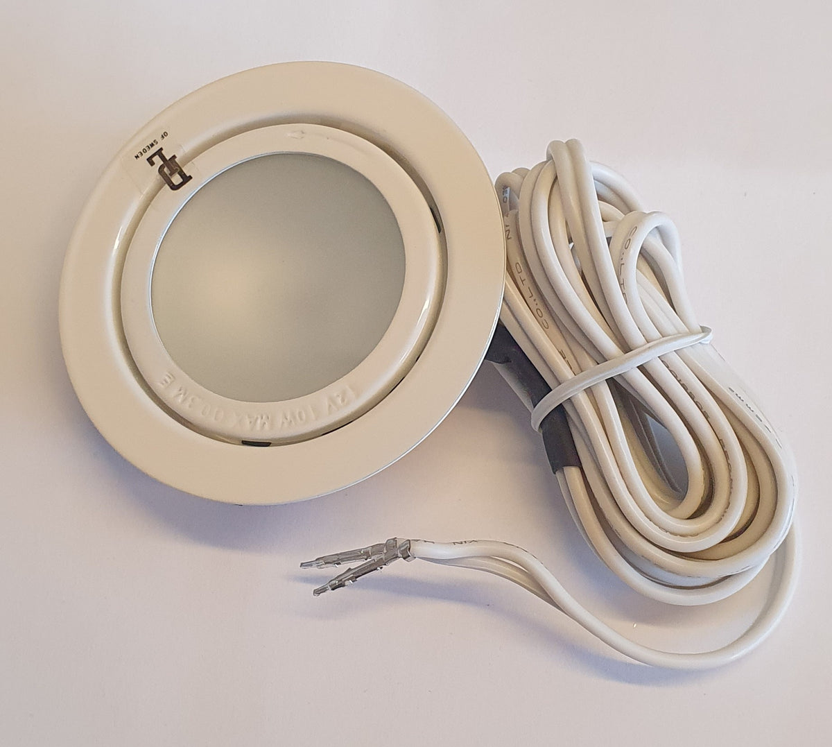 Designlight D-812W vit rund infälld JC-armatur med frostad front och vit anslutningskabel | Molectric